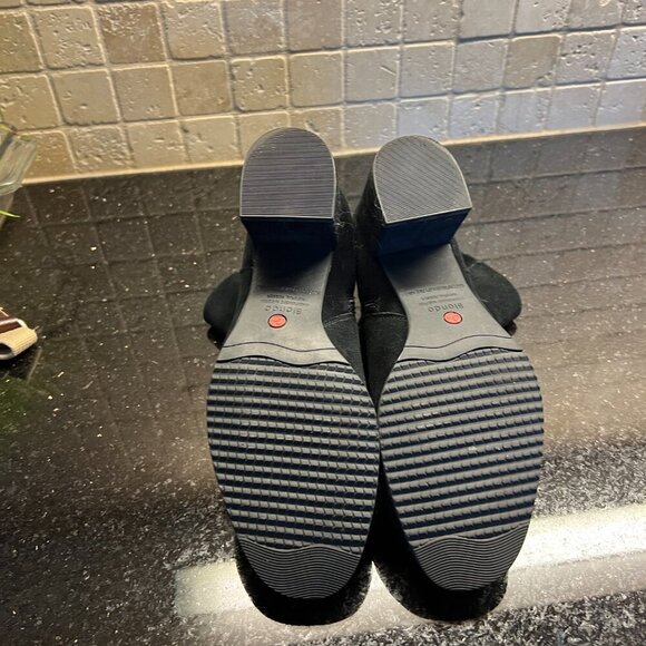 Blondo Waterproof Bootie - Picture 3 of 3